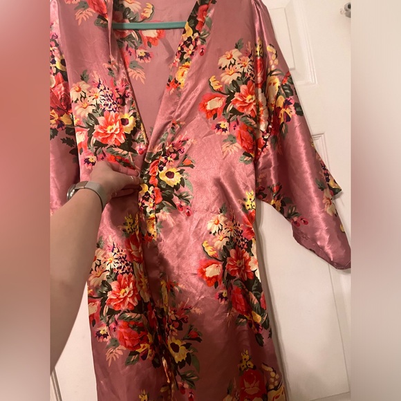 Short Floral Robe - Picture 3 of 10